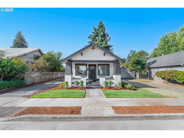 1078 YOUNG St, Woodburn, OR 97071