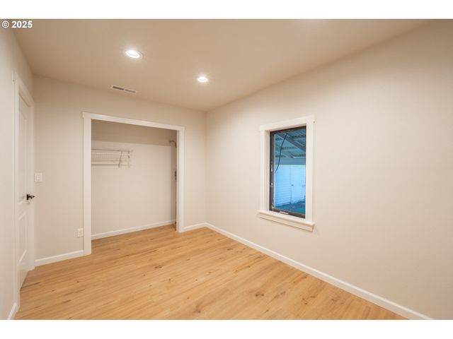 1078 YOUNG St, Woodburn, OR 97071