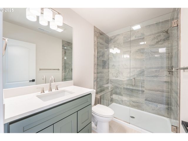 1078 YOUNG St, Woodburn, OR 97071