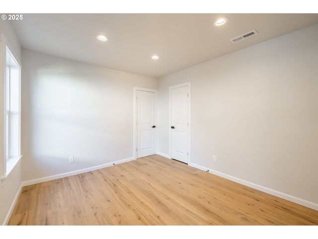 1078 YOUNG St, Woodburn, OR 97071