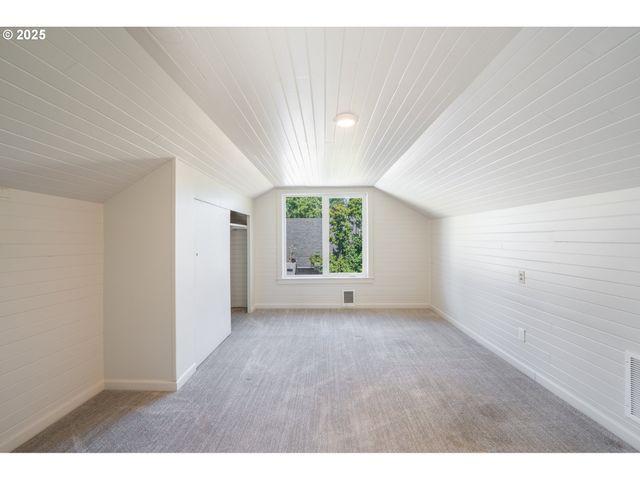 1078 YOUNG St, Woodburn, OR 97071