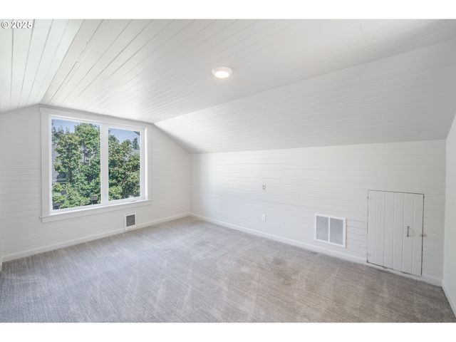 1078 YOUNG St, Woodburn, OR 97071