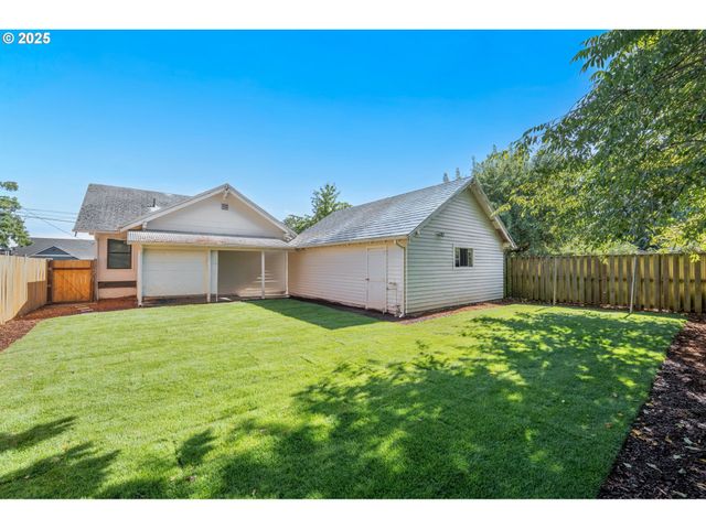 1078 YOUNG St, Woodburn, OR 97071