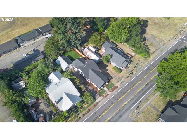 1078 YOUNG St, Woodburn, OR 97071