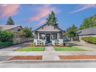 1078 YOUNG St, Woodburn, OR 97071