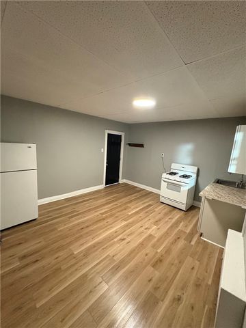 1079 3rd Ave 3, New Kensington, PA 15068