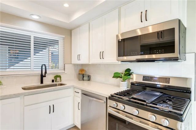 2408 Saratoga Way, Costa Mesa, CA 92626