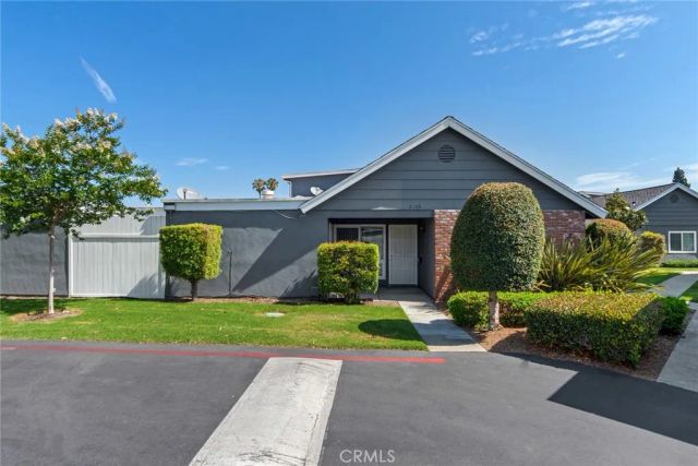 2408 Saratoga Way, Costa Mesa, CA 92626