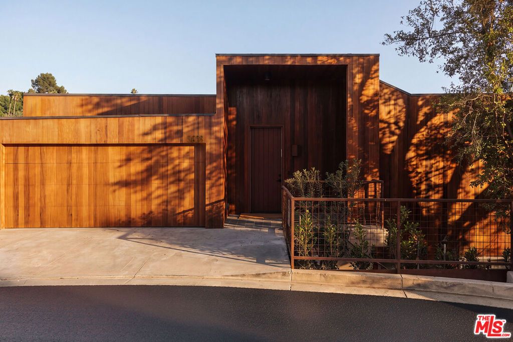 5698 Holly Oak Drive, Los Angeles, CA 90068 — exterior