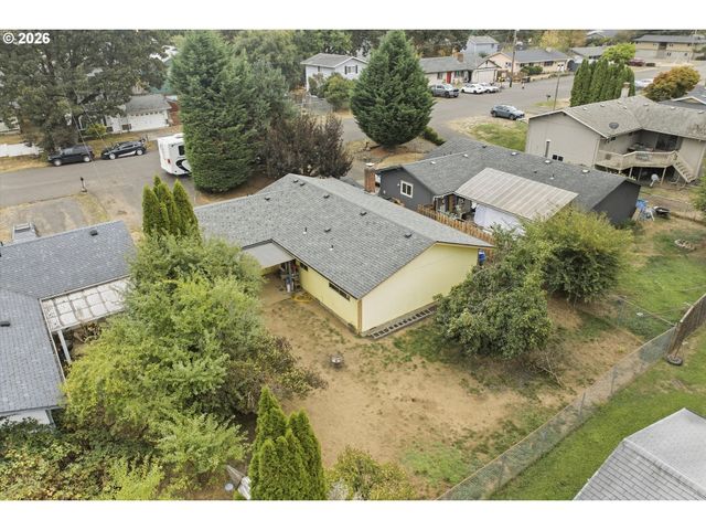 435 S 9TH St, St Helens, OR 97051