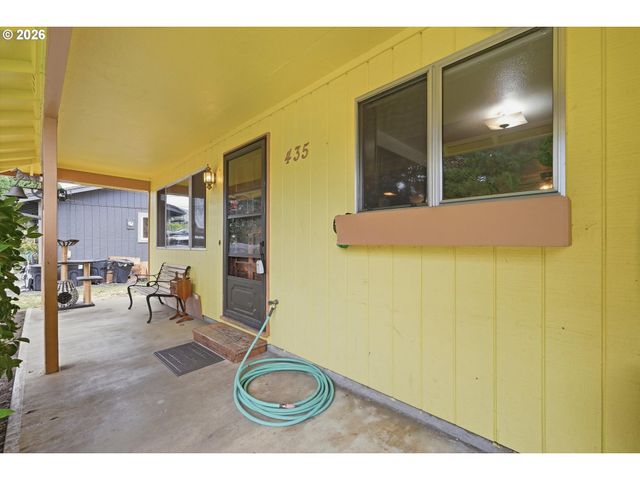 435 S 9TH St, St Helens, OR 97051