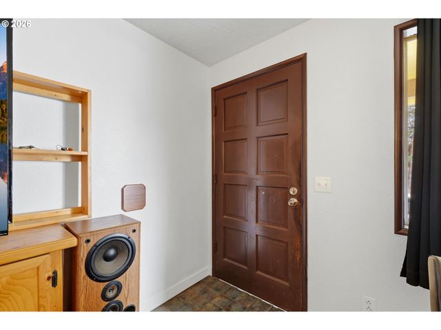 435 S 9TH St, St Helens, OR 97051