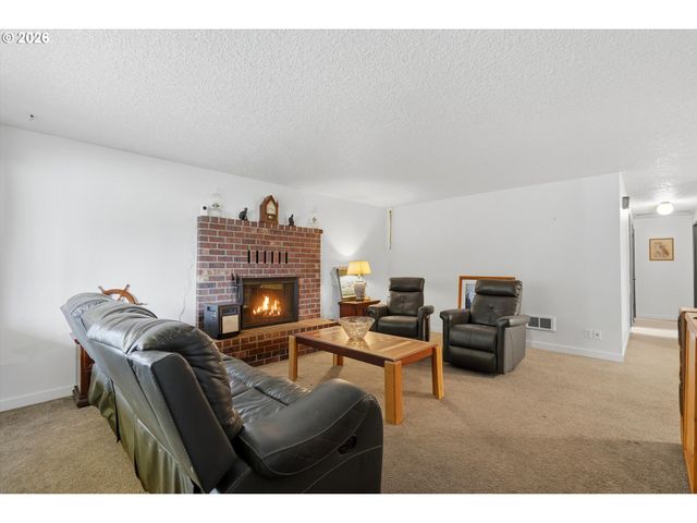 435 S 9TH St, St Helens, OR 97051
