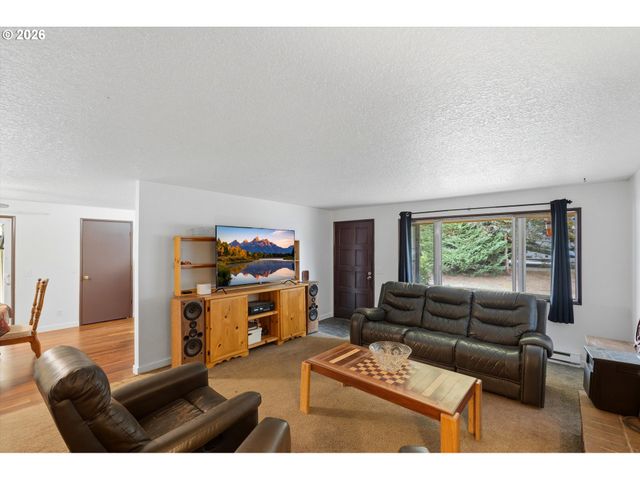 435 S 9TH St, St Helens, OR 97051
