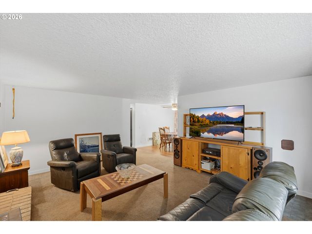 435 S 9TH St, St Helens, OR 97051