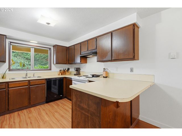 435 S 9TH St, St Helens, OR 97051