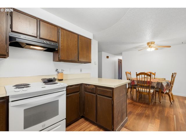 435 S 9TH St, St Helens, OR 97051