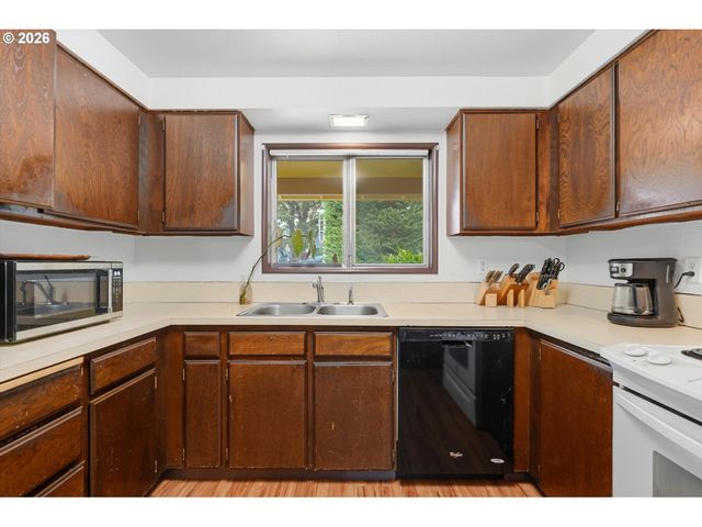 435 S 9TH St, St Helens, OR 97051
