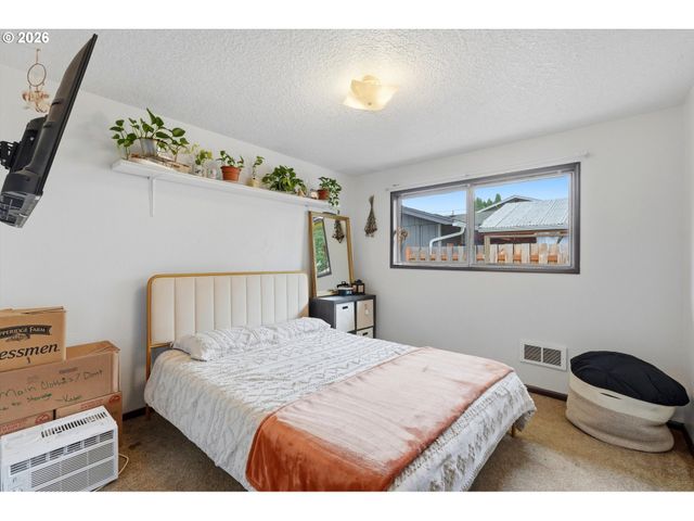 435 S 9TH St, St Helens, OR 97051
