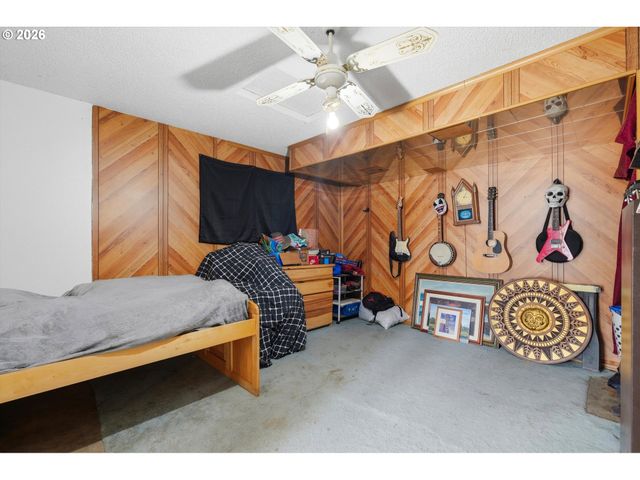 435 S 9TH St, St Helens, OR 97051