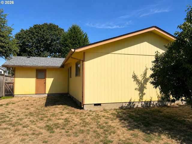 435 S 9TH St, St Helens, OR 97051