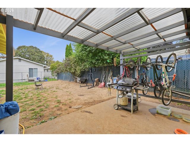 435 S 9TH St, St Helens, OR 97051