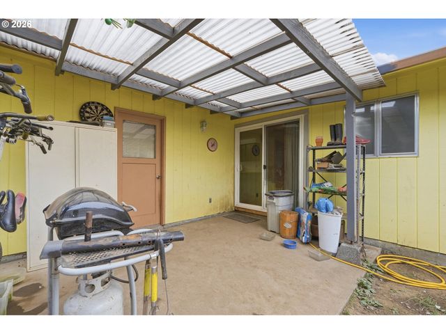 435 S 9TH St, St Helens, OR 97051