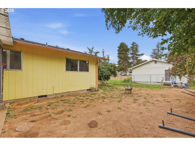 435 S 9TH St, St Helens, OR 97051