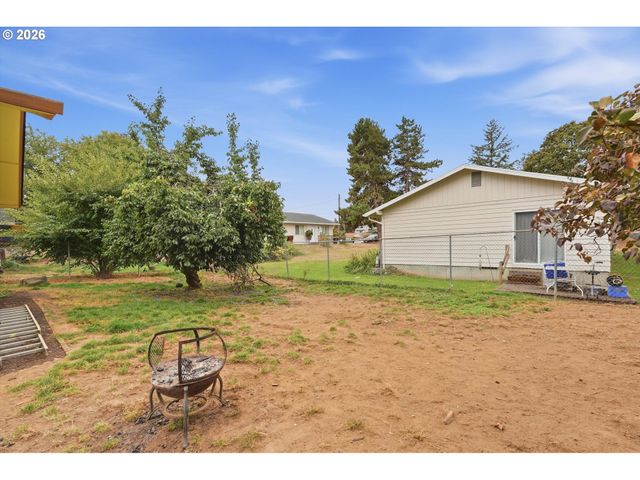 435 S 9TH St, St Helens, OR 97051