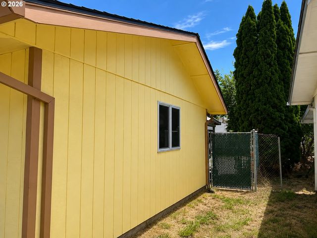 435 S 9TH St, St Helens, OR 97051