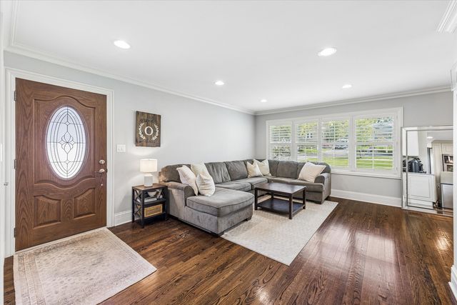 4432 Wilson Avenue, Downers Grove, IL 60515
