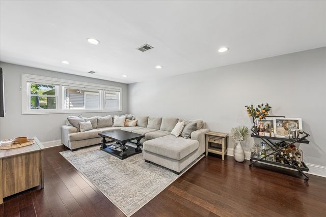 4432 Wilson Avenue, Downers Grove, IL 60515