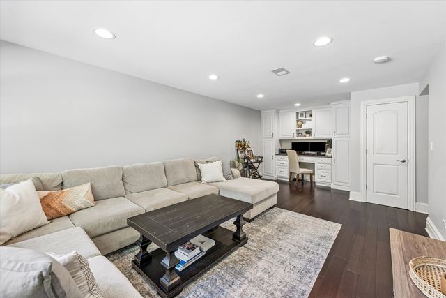 4432 Wilson Avenue, Downers Grove, IL 60515