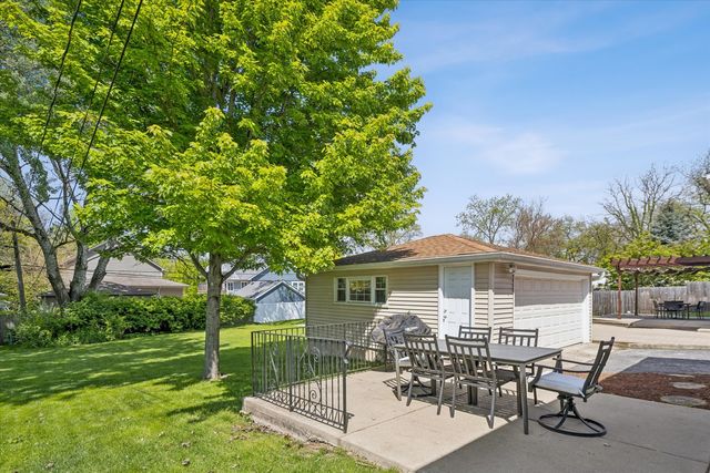 4432 Wilson Avenue, Downers Grove, IL 60515