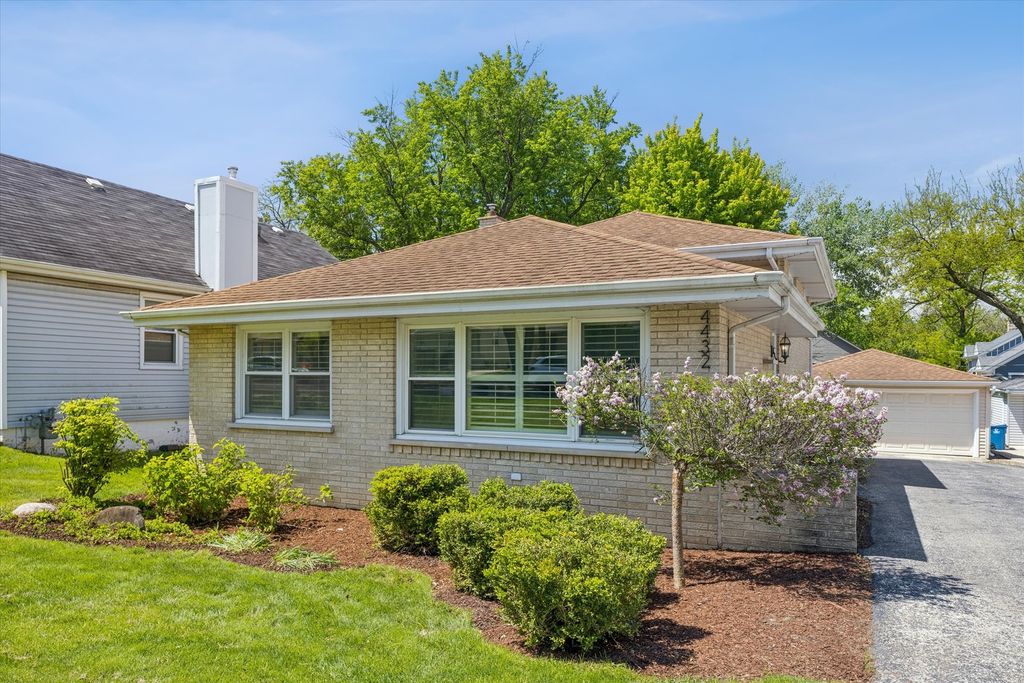 4432 Wilson Avenue, Downers Grove, IL 60515