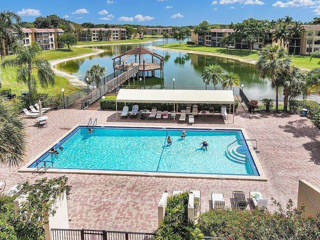 6700 ROYAL PALM Boulevard 203D, Margate, FL 33063