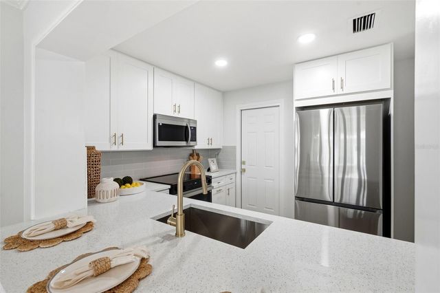 9128 142ND STREET, Seminole, FL 33776