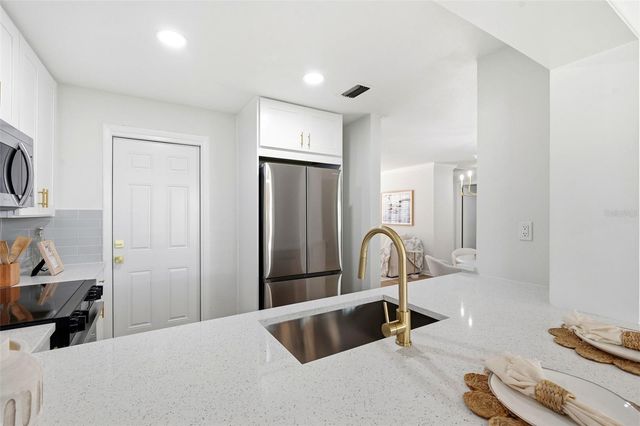 9128 142ND STREET, Seminole, FL 33776