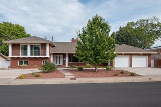 1408 Dakota Street NE, Albuquerque, NM 87110