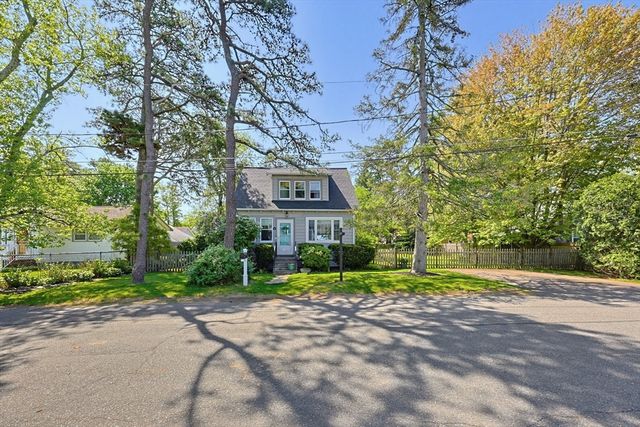 38 Sentinel St, Stoughton, MA 02072