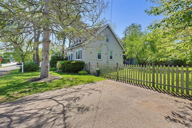 38 Sentinel St, Stoughton, MA 02072