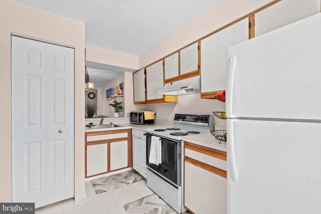 2125 CEDAR BARN WAY, Baltimore, MD 21244