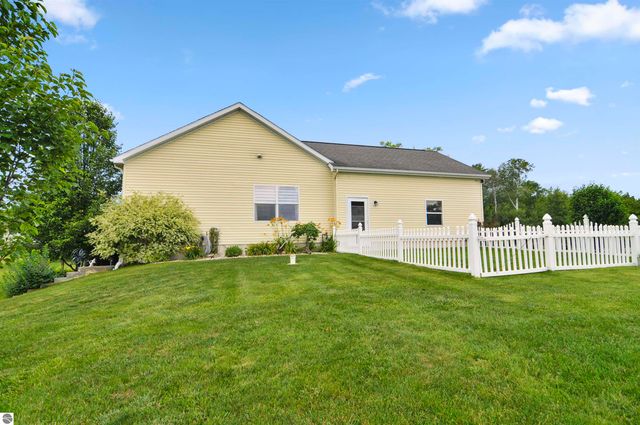 21233 Forest Trail, Big Rapids, MI 49307