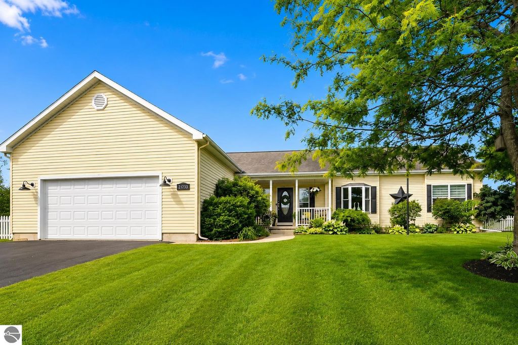 21233 Forest Trail, Big Rapids, MI 49307