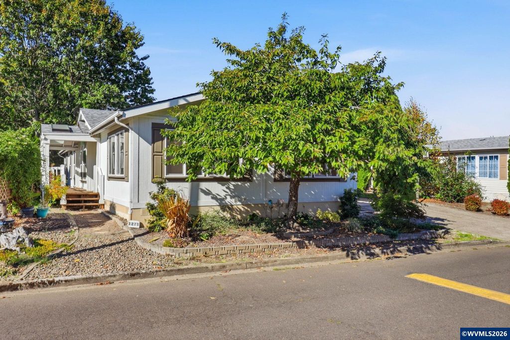 Image 1 of property listing at 1271 SW Phyllis Dr, Mcminnville, OR 97128