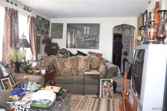 35 Loxley Road, Cheektowaga, NY 14225