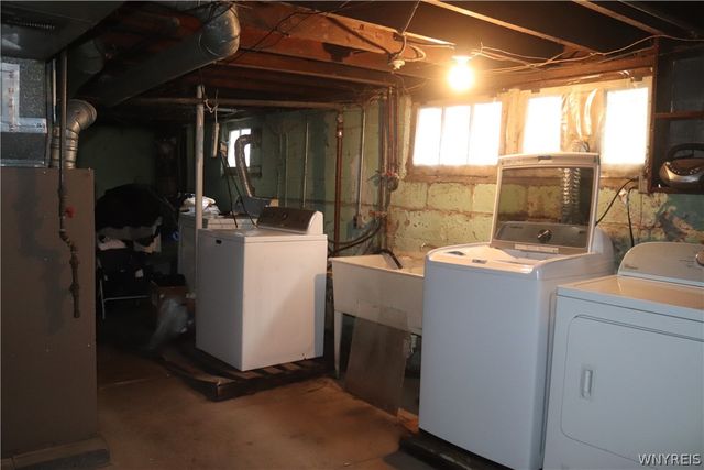 35 Loxley Road, Cheektowaga, NY 14225