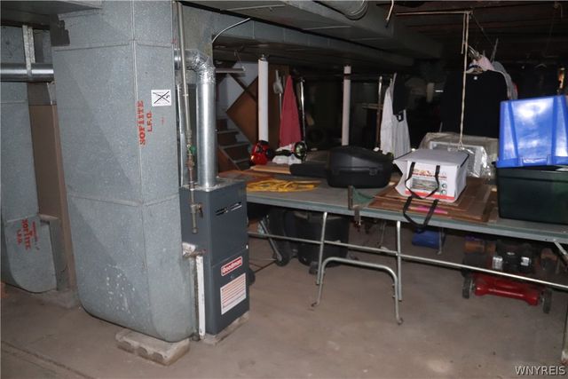 35 Loxley Road, Cheektowaga, NY 14225