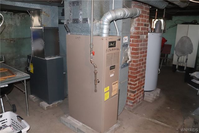 35 Loxley Road, Cheektowaga, NY 14225