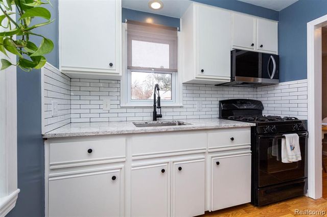 2706 Cumberland Road, Berkley, MI 48072